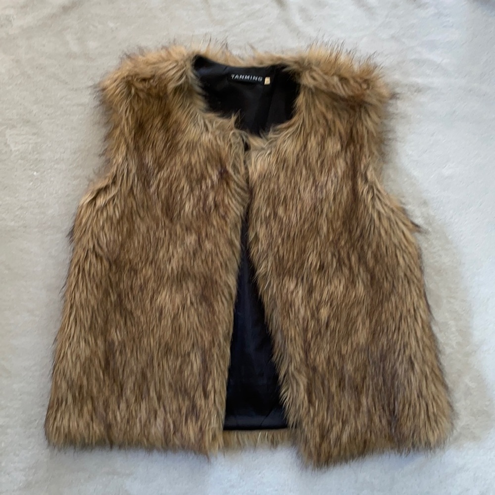 Faux fur vest Size large